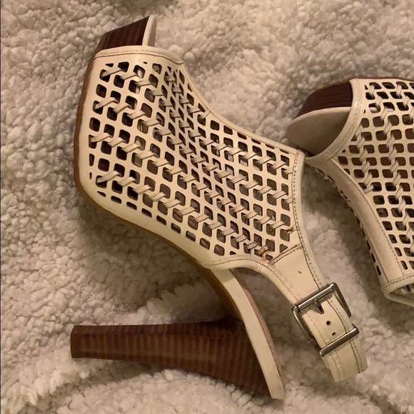 Gianni Bini Heeled Wedge - Picture 4 of 5